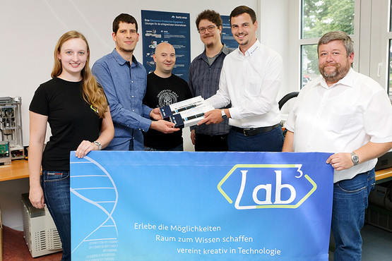 From left to right: Ann-Katrin Riedel, Christian Hein, Dirk Peters and Kai Ruf from Lab3 are happy about the Ersa soldering equipment, which was handed over by Adrian Münkel (2nd from right) and Frank Kappel (right)