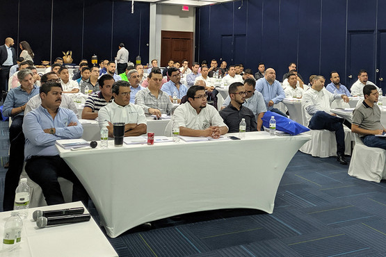 The participants at the Moulding Machines Seminar in Monterrey