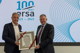 Günter Lauber, CEO of ASM Assembly Systems, with Rainer Kurtz