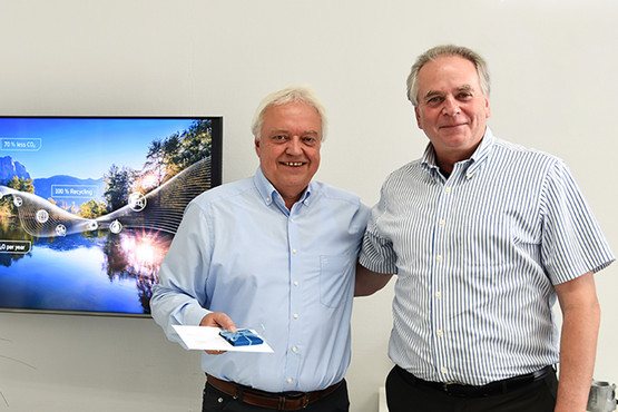A lifetime of professional activity for Kurtz GmbH: Harald Sommer (left) with Kurtz Managing Director Uwe Rothaug